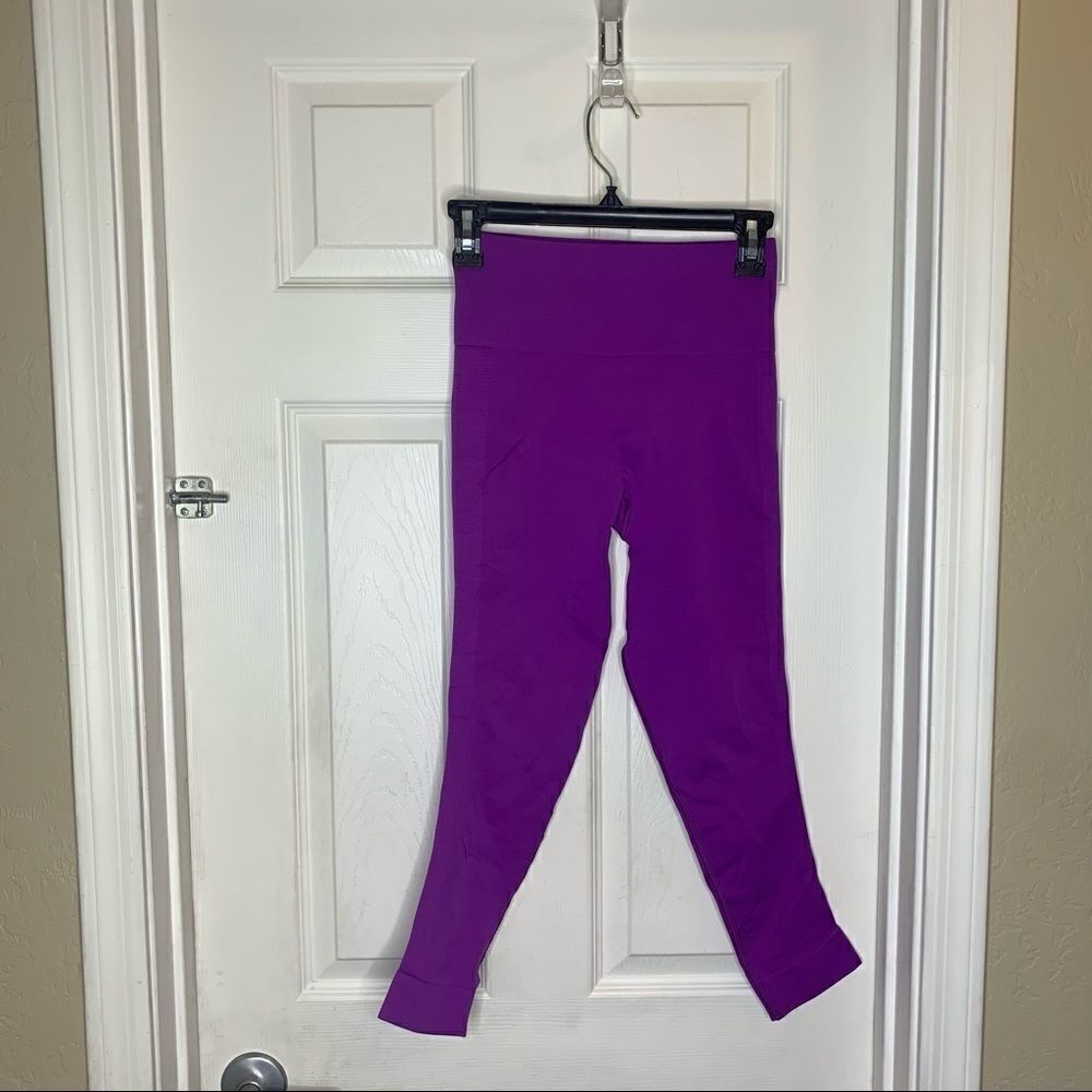 Lululemon Zone In Crop In Tender Violet Size 6 - Picture 2 of 8